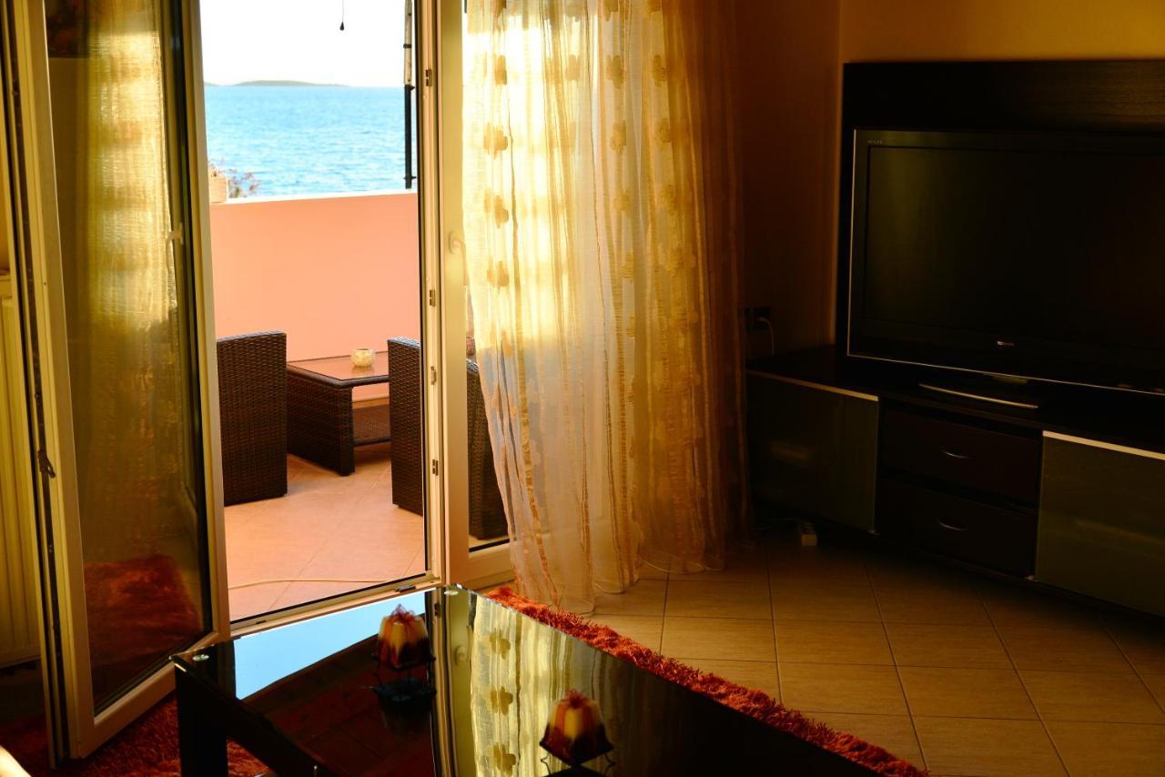 Sea View Luxury Apartment بلاتاريا المظهر الخارجي الصورة